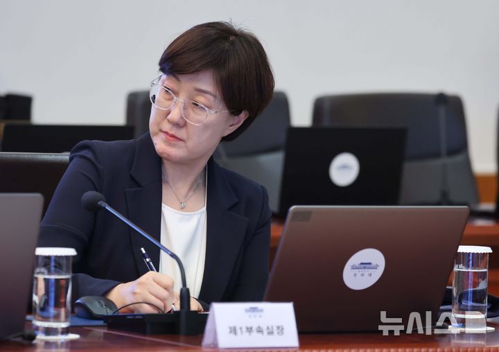 [서울=뉴시스] 조성봉 기자= 김현지 제1부속실장이 21일 청와대에서 열린 수석보좌관회의에 참석해 있다. (청와대통신사진기자단) 2026.09.21. suncho21@newsis.com