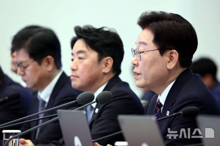 [서울=뉴시스] 조성봉 기자= 이재명 대통령이 21일 청와대에서 열린 수석보좌관회의에서 발언하고 있다. (청와대통신사진기자단) 2026.09.21. suncho21@newsis.com