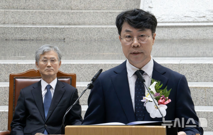 [서울=뉴시스] 홍효식 기자 = 김성수 신임 대법관이 21일 서울 서초구 대법원에서 열린 신임 대법관 취임식에서 취임사를 하고 있다. (공동취재) 2026.09.21. photo@newsis.com