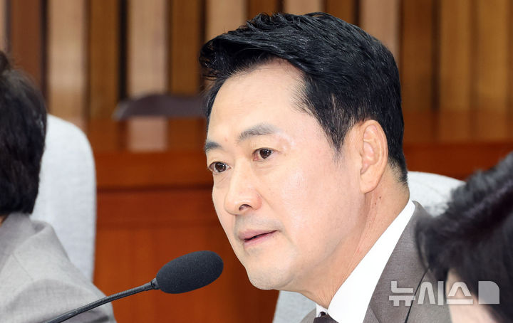 [서울=뉴시스] 최진석 기자 = 장동혁 국민의힘 대표가 21일 여의도 국회에서 열린 2027학년도 수시 원서접수 먹통사태 대입공정성과 수험생 보호를 위한 긴급 간담회에서 발언하고 있다. 2026.09.21. myjs@newsis.com