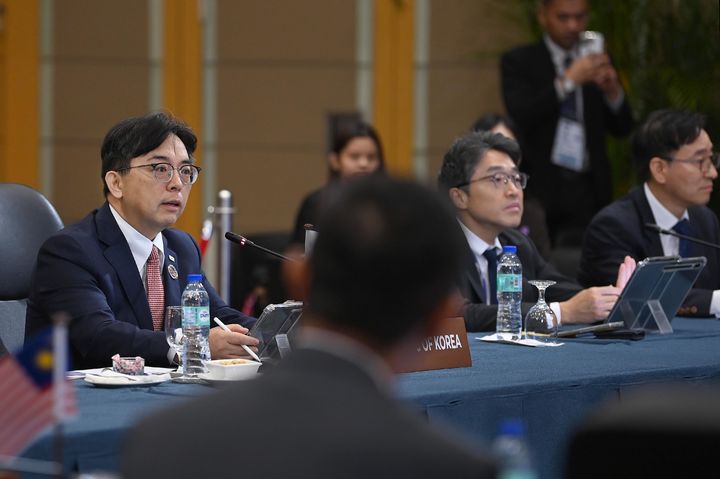 [서울=뉴시스] 박정성 산업통상부 통상교섭본부장이 20일 현지시간 필리핀 마닐라에서 필리핀, 캄보디아, 라오스, 말레이시아 등 아세안 회원국 통상장관이 참석한 가운데 열린 「제23차 한-아세안 경제장관회의」에 참석해 FTA 개선협상 가속화, 핵심광물 공급망 협력 새 틀(PRISM)을 제안하였다. (사진=산업통상부 제공). 2026.09.21. photo@newsis.com *재판매 및 DB 금지