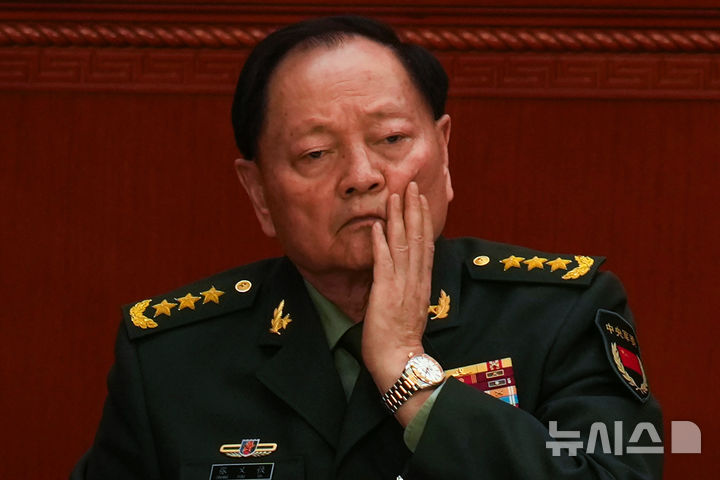 [베이징=AP/뉴시스] 사진은 장유샤 중국 중앙군사위원회 부주석이 2025년 3월5일 베이징 인민대회당에서 열린 전국인민대표대회(전인대) 개막식에 참석한 모습. 21일 중국 관영 신화통신에 따르면 중국공산당 중앙정치국은 이날 장 전 부주석과 류전리 전 중앙군사위 연합참모부장에 대한 조사 결과를 심의했다. 2026.09.21.