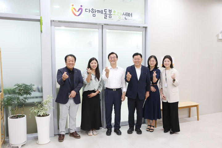 [부산=뉴시스] 다함께돌봄센터를 방문한 전재수 부산시장. (사진=부산시 제공) 2026.09.22. photo@newsis.com *재판매 및 DB 금지