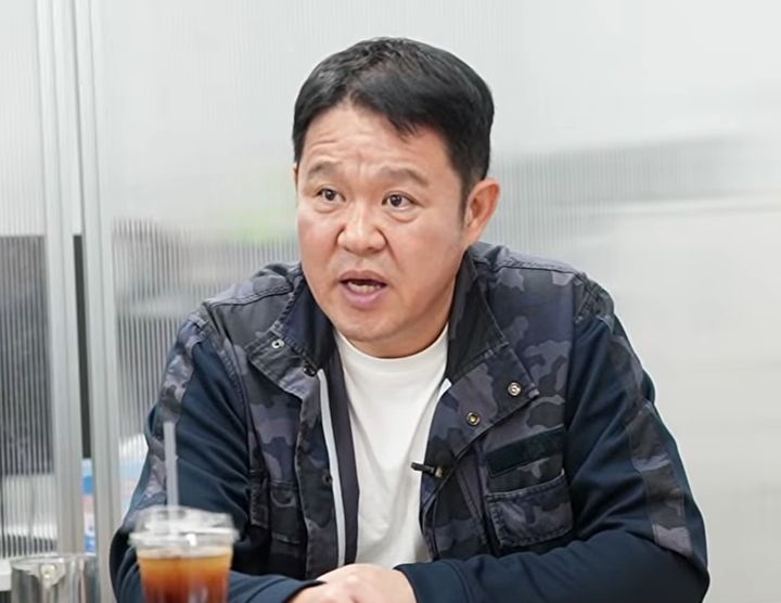 [서울=뉴시스]21일 김구라의 유튜브 채널에서 추석 연휴 위험 관리를 위해 주식 비중을 줄이고 현금을 확보해야 한다는 전문가의 조언이 나왔다.(사진=유튜브 '그리구라' 캡처)2026.09.22.