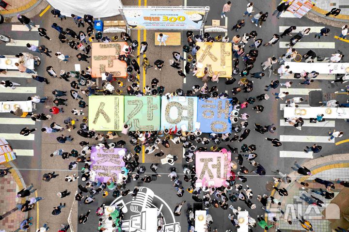 [군산=뉴시스] 2025 군산시간여행축제 전경(사진=군산시 제공)