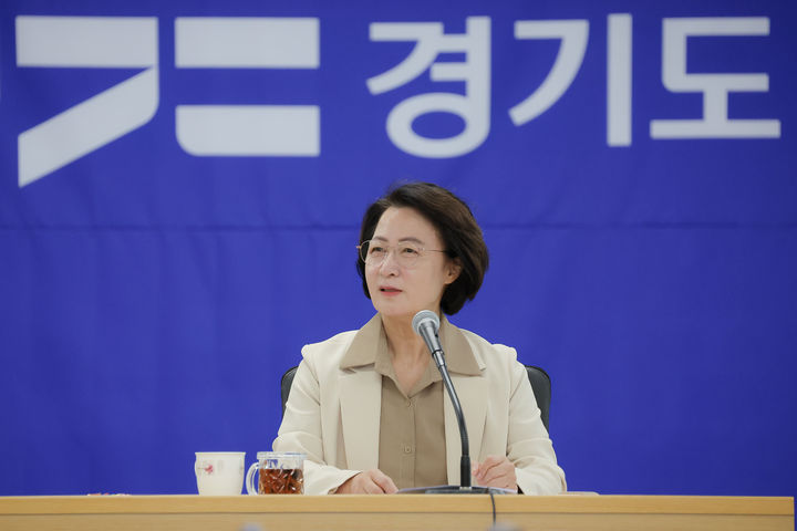 [수원=뉴시스] 추미애 경기지사가 22일 오전 경기도 율곡홀에서 열린 월간회의를 주재하고 있다. (사진=경기도 제공) 2026.09.22. photo@newsis.com *재판매 및 DB 금지