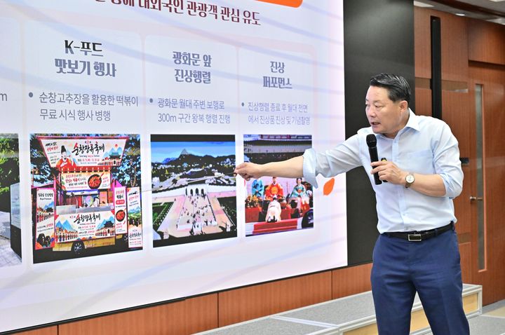 [순창=뉴시스] 지난 21일 순창군청에서 열린 '제21회 순창장류축제 준비상황 최종점검 보고회', 최영일 군수가 집중 점검사안을 설명하고 있다. *재판매 및 DB 금지