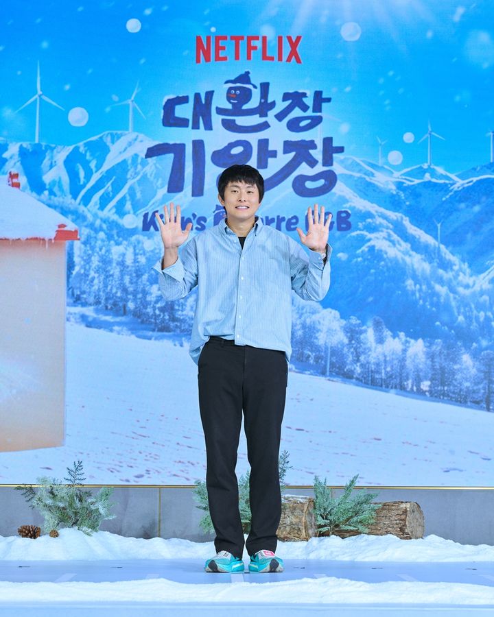 [서울=뉴시스]넷플릭스 새 예능 '대환장 기안장 시즌2'의 제작발표회가 22일 오전 서울 마포구 호텔나루서울엠갤러리에서 진행됐다. 기안84가 포즈를 취하고 있다. (사진=넷플릭스 제공) 2026.09.22. photo@newsis.com *재판매 및 DB 금지