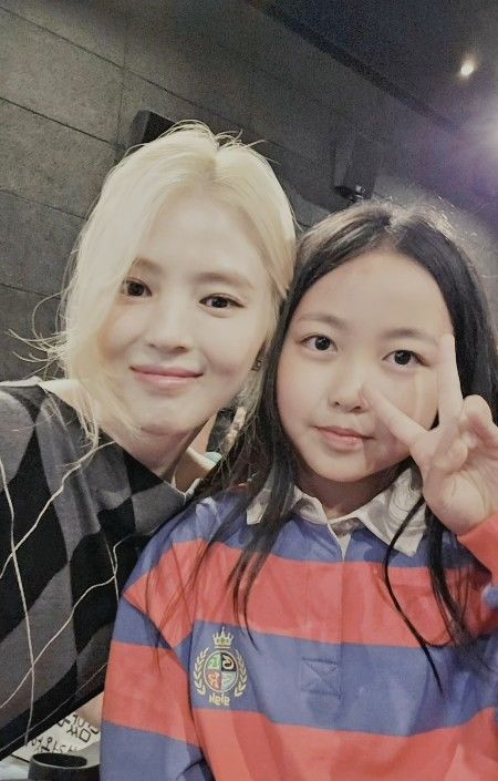 [서울=뉴시스] 한소희와 이로은이 나란히 셀카를 찍은 모습이다. (사진= 이로은 SNS 캡처) 2026.09.22. photo@newsis.com *재판매 및 DB 금지