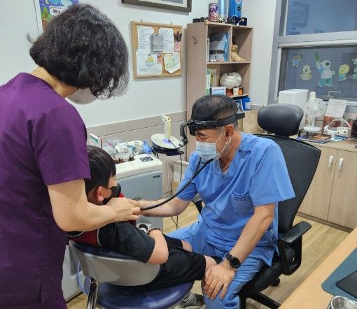 [전남광주=뉴시스] 진료 받는 아이. (사진=전남광주 서구 제공) 2026.09.22.photo@newsis.com *재판매 및 DB 금지