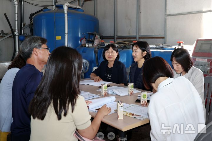 [시흥=뉴시스] 외국인 계절근로자 지원 조례 제정 추진을 위한 간담회 현장. (사진=시흥시 의회 제공).2026.09.22. photo@newsis.com 