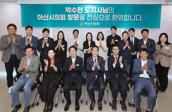 [아산=뉴시스] 박수현 충남도지사가 22일 아산시의회 의원들과 간담회를 가졌다. (사진=아산시의회 제공) 2026.09.22 photo@newsis.com *재판매 및 DB 금지