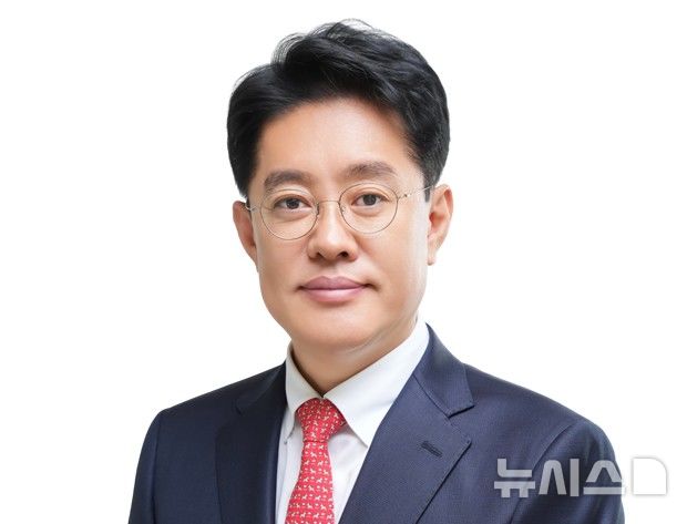 [포항=뉴시스] 안병철 기자 = 박정호 경북도의원이 지난 6·3 지방선거에서 포항시가 추진한 사업과 행사를 자신의 주요 성과인 것처럼 선거공보물에 내세운 것을 두고 허위사실 공표 논란이 커지고 있다.(사진=경북도의회 제공) 2026.09.22. photo@newsis.com