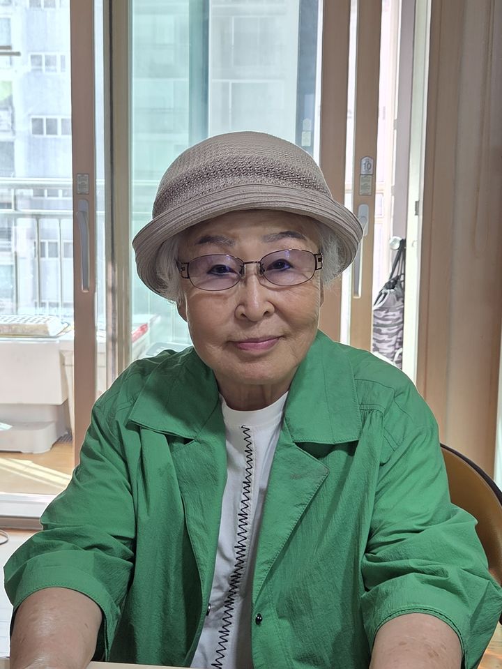 [서울=뉴시스] 김용중 수습 기자 = 지난 19일 서울 서대문구의 한 아파트에서 이산가족 1세대 김숙경(84)씨가 취재진과 인터뷰를 하고 있다. 2026.09.21. kimyj1423@newsis.com *재판매 및 DB 금지