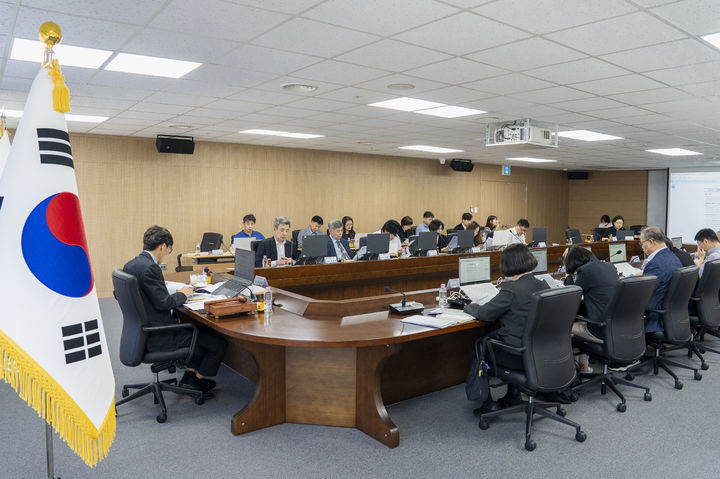 [서울=뉴시스] 3기 진실·화해를위한과거사정리위원회(진실화해위)는 22일 오후 서울 중구 진실화해위에서 제5차 전원위원회를 열었다. (사진=진실화해위 제공) 2026.09.22. photo@newsis.com *재판매 및 DB 금지