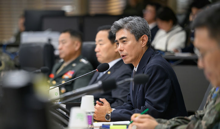 [서울=뉴시스] 강신철 국방부 장관이 22일 오후 취임 직후 첫 공식 일정으로 합참 작전지휘실에서 전군 주요지휘관회의를 주관하고 있다. (사진=국방부 제공) 2026.09.22. photo@newsis.com *재판매 및 DB 금지