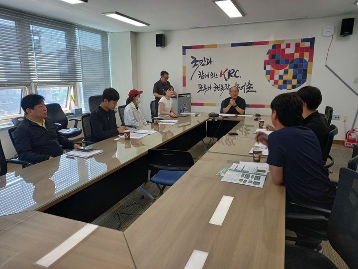 [창원=뉴시스]한국농어촌공사 함안지사, 청년농업인 대상 농지은행사업 제도개선 안내.(사진=한국농어촌공사 함안지사 제공) 2026.09.22.photo@newsis.com *재판매 및 DB 금지