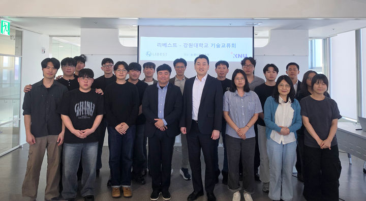[대전=뉴시스]차세대 배터리 기업 리베스트(LiBEST Inc.)가 22일 강원대학교 최성훈 교수 연구팀과 배터리 소재·공정 기술 교류를 진행했다. 2026.09.22 photo@newsis.com *재판매 및 DB 금지