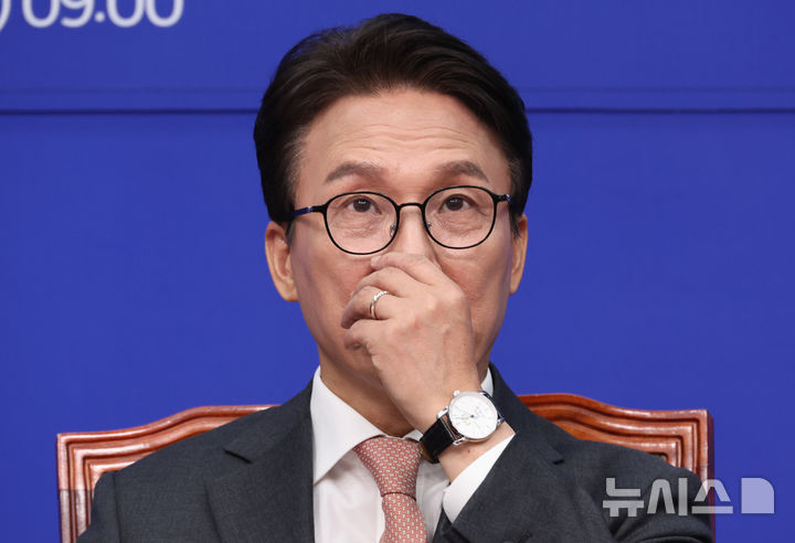 [서울=뉴시스] 최진석 기자 = 김민석 더불어민주당 대표가 22일 여의도 국회에서 열린 동물과 더불어TF출범식에 자리하고 있다. 2026.0922. myjs@newsis.com