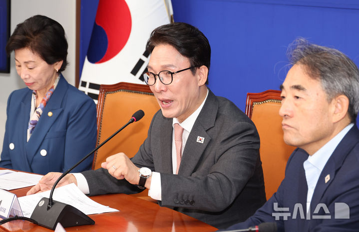 [서울=뉴시스] 최진석 기자 = 김민석 더불어민주당 대표가 22일 여의도 국회에서 열린 동물과 더불어TF출범식에서 발언하고 있다. 2026.0922. myjs@newsis.com