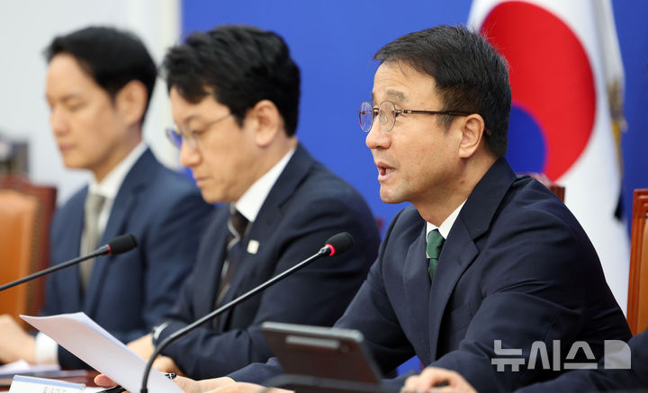 [서울=뉴시스] 고범준 기자 = 한병도 더불어민주당 원내대표가 22일 서울 여의도 국회에서 열린 원내대책회의에서 발언하고 있다. 2026.09.22. bjko@newsis.cocm
