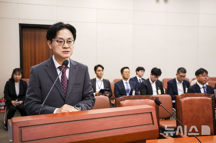 [서울=뉴시스] 정병혁 기자 = 김정관 산업통상부 장관이 22일 서울 여의도 국회에서 열린 산업통상자원중소벤처기업위원회 전체회의에서 대미투자 관련 보고를 하고 있다. 2026.09.22. jhope@newsis.com