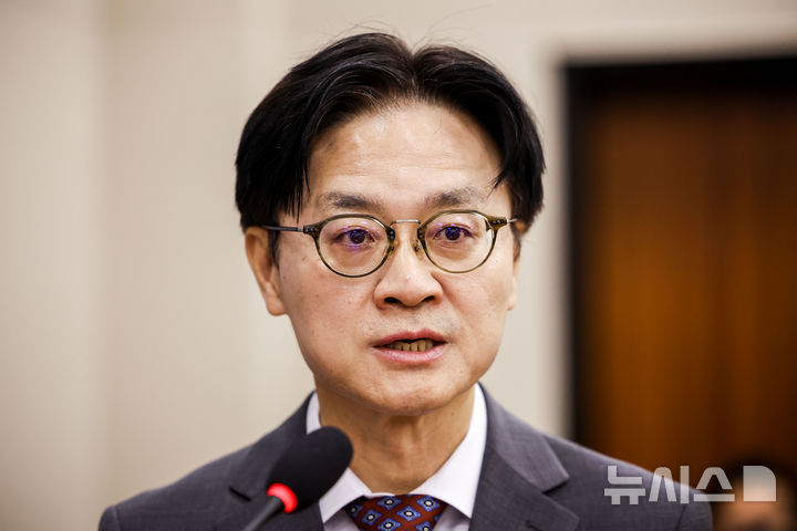 [서울=뉴시스] 정병혁 기자 = 김정관 산업통상부 장관이 22일 서울 여의도 국회에서 열린 산업통상자원중소벤처기업위원회 전체회의에서 대미투자 관련 보고를 하고 있다. 2026.09.22. jhope@newsis.com
