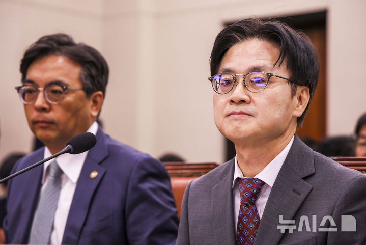 [서울=뉴시스] 정병혁 기자 = 김정관 산업통상부 장관이 22일 서울 여의도 국회에서 열린 산업통상자원중소벤처기업위원회 전체회의에 참석하고 있다. 2026.09.22. jhope@newsis.com