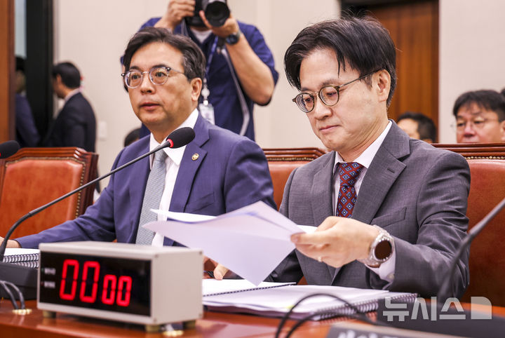 [서울=뉴시스] 정병혁 기자 = 김정관 산업통상부 장관이 22일 서울 여의도 국회에서 열린 산업통상자원중소벤처기업위원회 전체회의에 참석하고 있다. 2026.09.22. jhope@newsis.com
