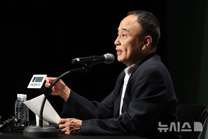[서울=뉴시스] 박진희 기자 = 서승만 국립정동극장 대표이사가 22일 서울 중구 국립정동극장 세실에서 취임 소감 및 운영 방향과 비전 발표을 발표하고 있다. 2026.09.22. pak7130@newsis.com