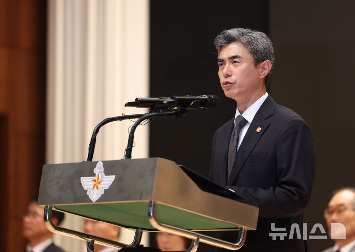 [서울=뉴시스] 김명년 기자 = 강신철 신임 국방부 장관이 22일 오후 서울 용산구 국방부에서 열린 제51대·52대 국방부장관 이·취임식에서 취임사를 하고 있다. 2026.09.22. kmn@newsis.com