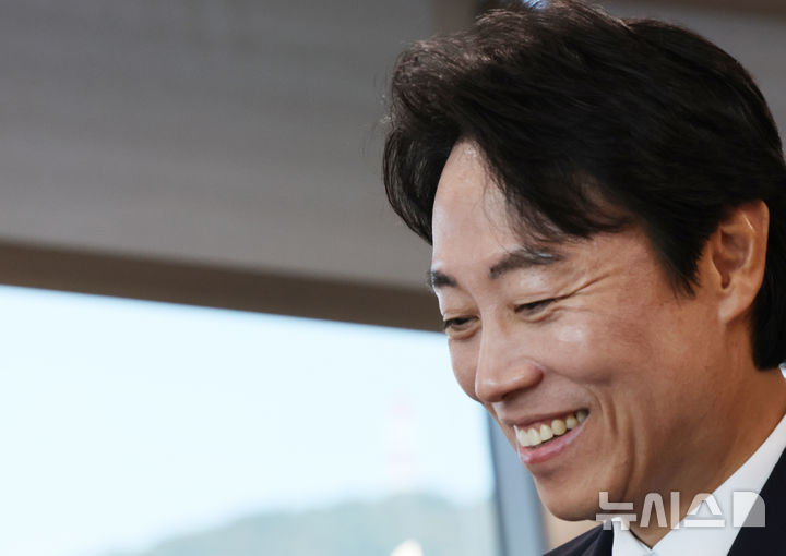 [서울=뉴시스] 박주성 기자 = 김경대 용산구청장이 지난달 22일 오후 서울 용산구청 집무실에서 뉴시스와 인터뷰를 하고 있다. 2026.09.22. park7691@newsis.com