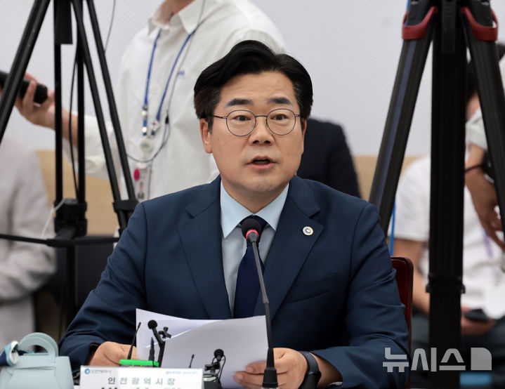 [인천=뉴시스] 전진환 기자 = 박찬대 인천시장이 22일 인천시 남동구 인천시청 대회의실에서 열린 2026 더불어민주당-인천광역시 예산정책협의회에서 환영사를 하고 있다. 2026.09.22. amin2@newsis.com