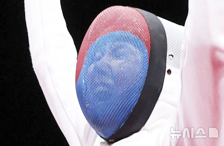 [도코나메(일본)=뉴시스] 황준선 기자 = 22일(현지시간) 일본 아이치현 도코나메시 아이치 스카이 엑스포에서 열린 2026 아이치·나고야 아시안게임 펜싱 여자 에페 개인전 8강전, 한국 송세라가 중국 탕진야오를 상대로 승리한 뒤 포효하고 있다. 2026.09.22. hwang@newsis.com