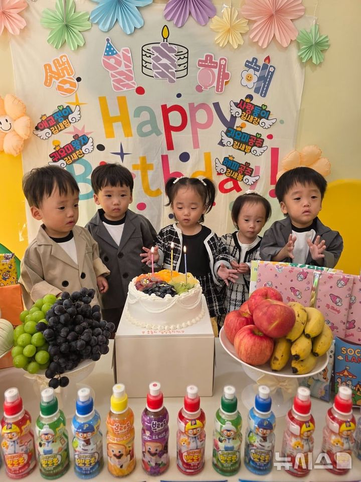 [서울=뉴시스] 서울성모병원 홍보대사 오둥이. 좌측부터 새힘, 새찬, 새봄, 새별, 새강. (사진= 서울성모병원 제공) 