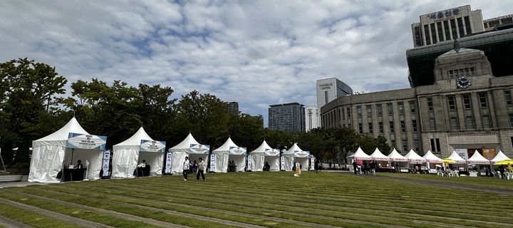 [구미=뉴시스] 서울광장서 열린 수출 상담회. (사진=구미시 제공) 2026.09.23 photo@newsis.com *재판매 및 DB 금지