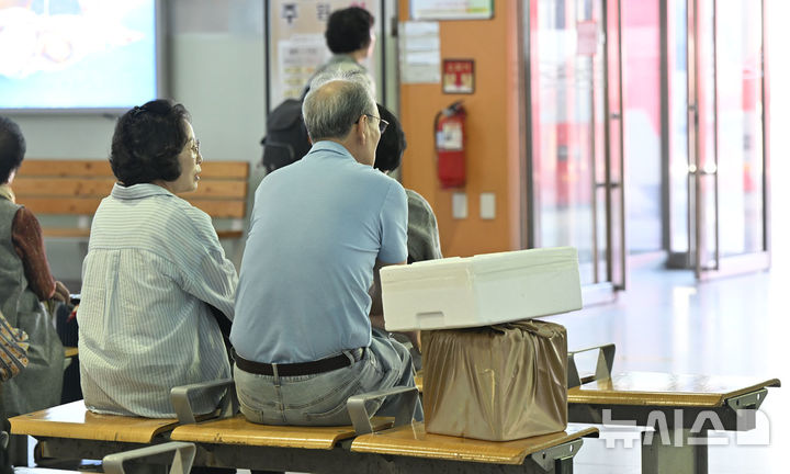 [전남광주=뉴시스] 양시원 기자 = 추석 명절을 하루 앞둔 23일 오전 전남광주 서구 유·스퀘어종합버스터미널에서 시민들이 귀성길 버스를 기다리고 있다. 2026.09.23. goodwrite97@newsis.com