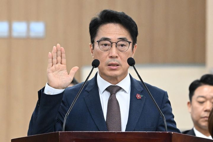 [제주=뉴시스] 김희찬 서귀포시장 후보자가 23일 오전 제주도의회에서 열린 인사청문회에서 모두발언을 하고 있다. (사진=제주도의회 제공) 2026.09.23. photo@newsis.com *재판매 및 DB 금지