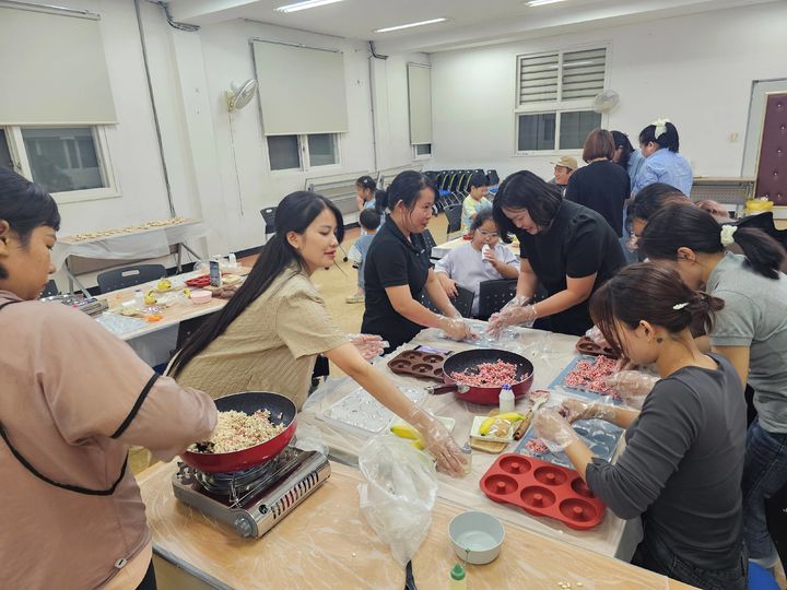 [함양=뉴시스] 함양군가족센터 결혼이민자 추석맞이 한과·쌀강정 만들기 체험 (사진=함양군 제공) 2026. 09. 23. photo@newsis.com *재판매 및 DB 금지