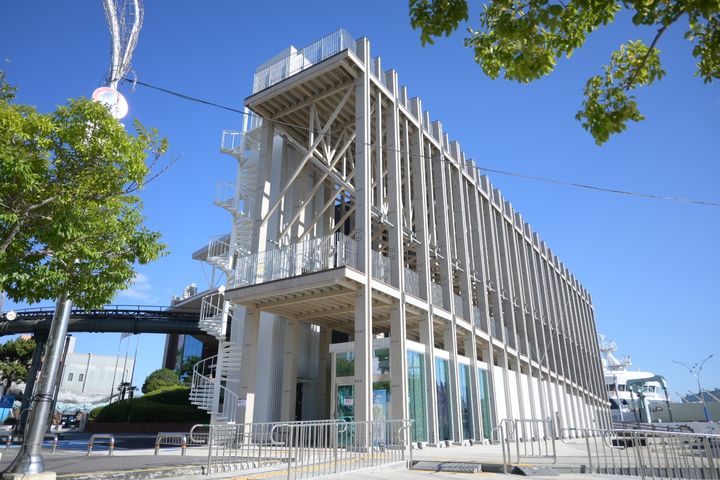 [울산=뉴시스] 울산 남구 장생포 고래문화특구 일원에 조성된 목조건축물 '더 웨이브(The Wave)' (사진=울산 남구 제공) photo@newsis.com *재판매 및 DB 금지