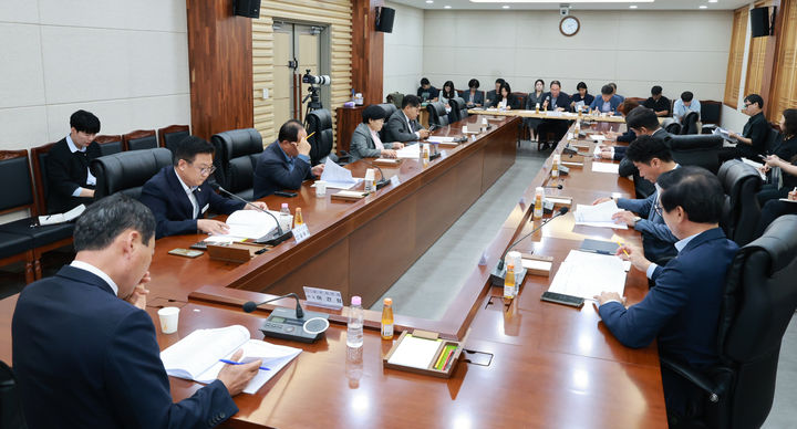 [논산=뉴시스]논산시의회는 '2027 논산세계딸기산업엑스포'의 성공적 개최를 위한 간담회를 열고 준비 상황을 점검했다. 2026.09.23 photo@newsis.com *재판매 및 DB 금지