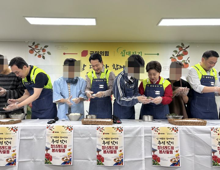 [서울=뉴시스]경기 의정부의 한 청소년 시설을 방문한 국민의힘 장동혁 대표 등 지도부. 2026.09.23. *재판매 및 DB 금지