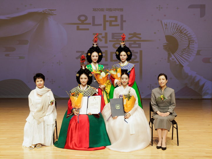 제20회 온나라 전통춤경연대회 수상자들. (사진=국립국악원 제공) *재판매 및 DB 금지