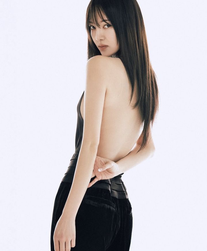 [서울=뉴시스]효연이 과감한 백리스룩으로 군살 없는 시원한 뒷태를 선보였다. (사진= 효연 인스타그램 캡처) 2026.09.23