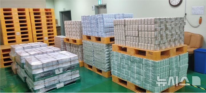 [전남광주=뉴시스] 한국은행 광주전남본부가 추석을 앞두고 전남광주 지역에 공급한 화폐가 전년보다 늘어난 것으로 나타났다. (사진=한국은행 제공) photo@newsis.com *재판매 및 DB 금지