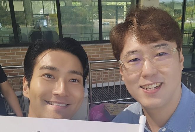 [서울=뉴시스]역사학자 심용환과 그룹 슈퍼주니어 최시원(사진=SNS 캡처) 2026.09.23. photo@newsis.com *재판매 및 DB 금지