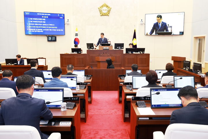 [밀양=뉴시스] 안지율 기자 = 밀양시의회가 제275회 정례회 제2차 본회의에서 의안을 처리하고 있다. (사진=밀양시의회 제공) 2026.09.23. photo@newsis.com *재판매 및 DB 금지
