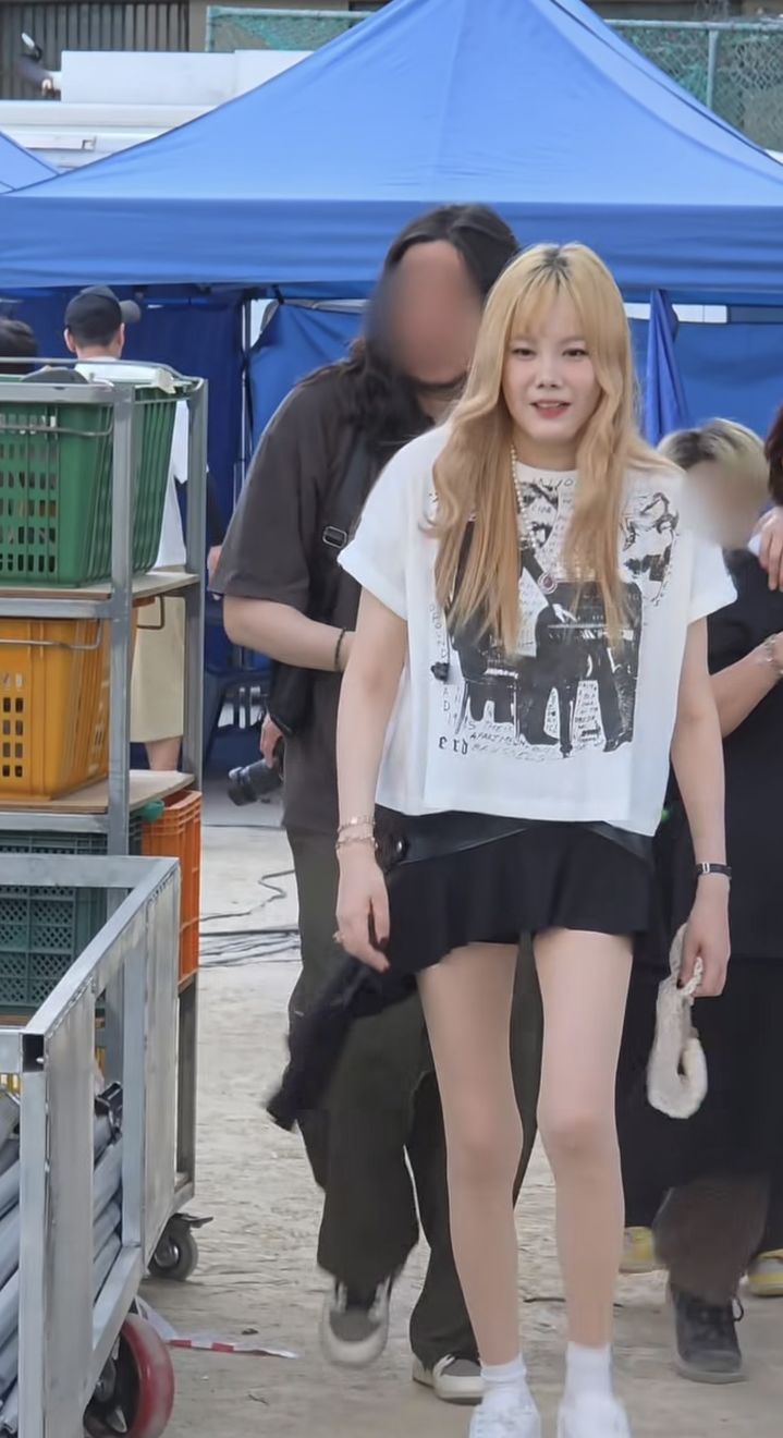 [서울=뉴시스] 김현정이 무대에 오르는 모습이다. (사진= 온라인 커뮤니티 캡처) 2026.09.23. photo@newsis.com *재판매 및 DB 금지