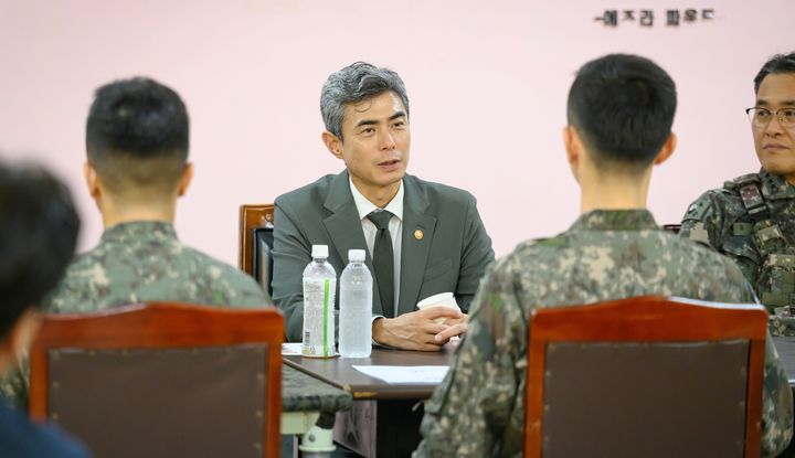 23일 오후 강신철 국방부장관이 육군 제25보병사단 근무 장병들과 간담회를 갖고 있다. (사진=국방부 제공) 2026.09.23. *재판매 및 DB 금지