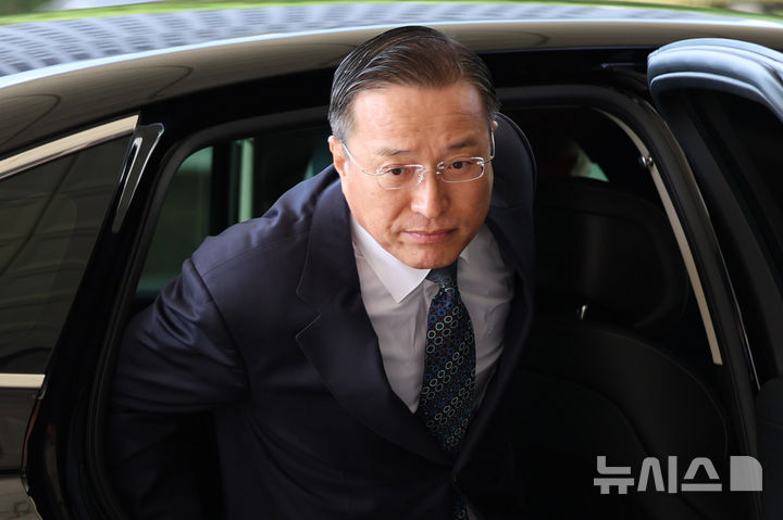 [서울=뉴시스] 권창회 기자 = 이정현 검찰총장 직무대행이 23일 서울 서초구 대검찰청으로 출근하고 있다. 2026.09.23. kch0523@newsis.com